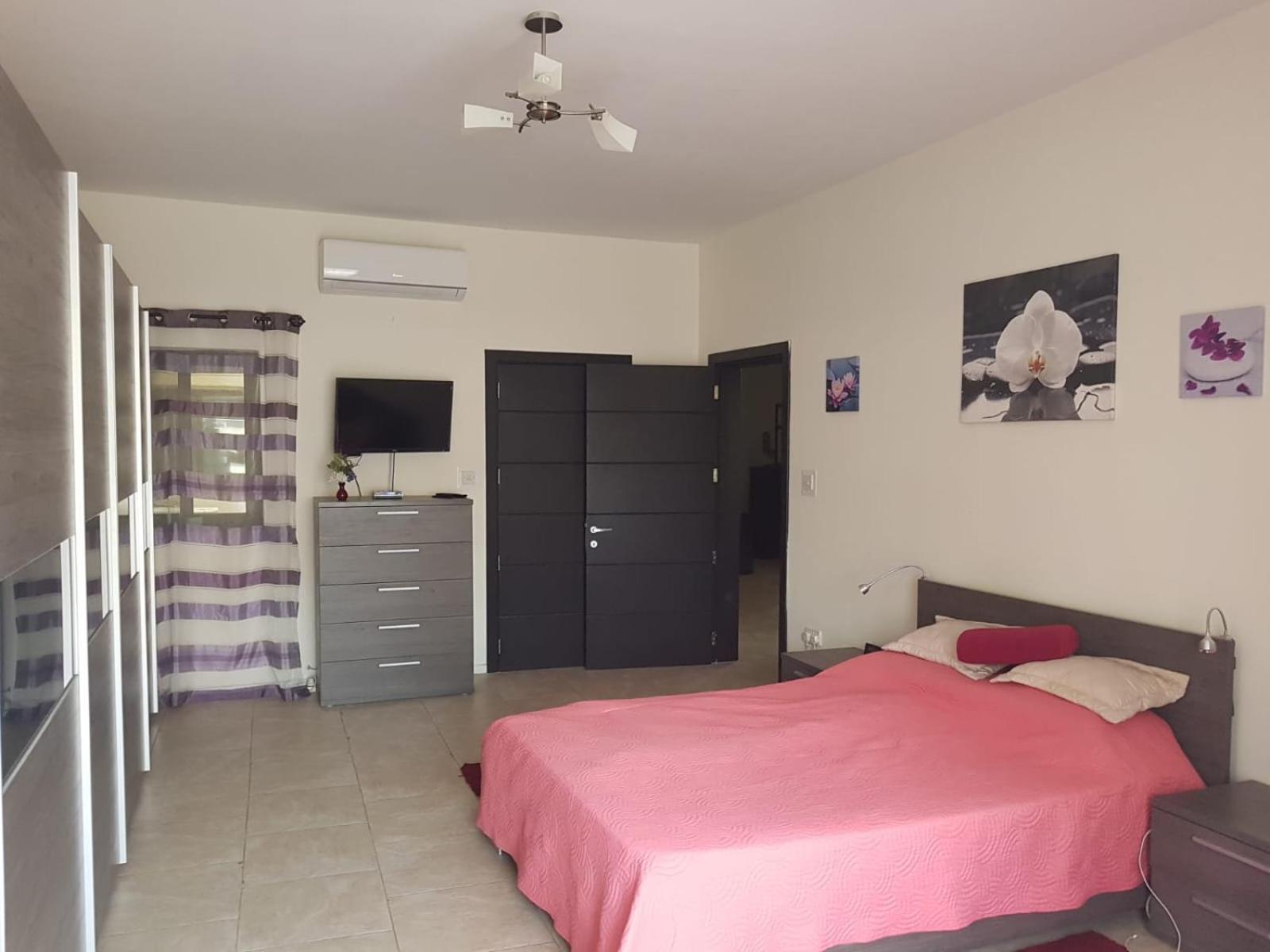 Inessa'S Flat Apartment Pieta Exterior photo
