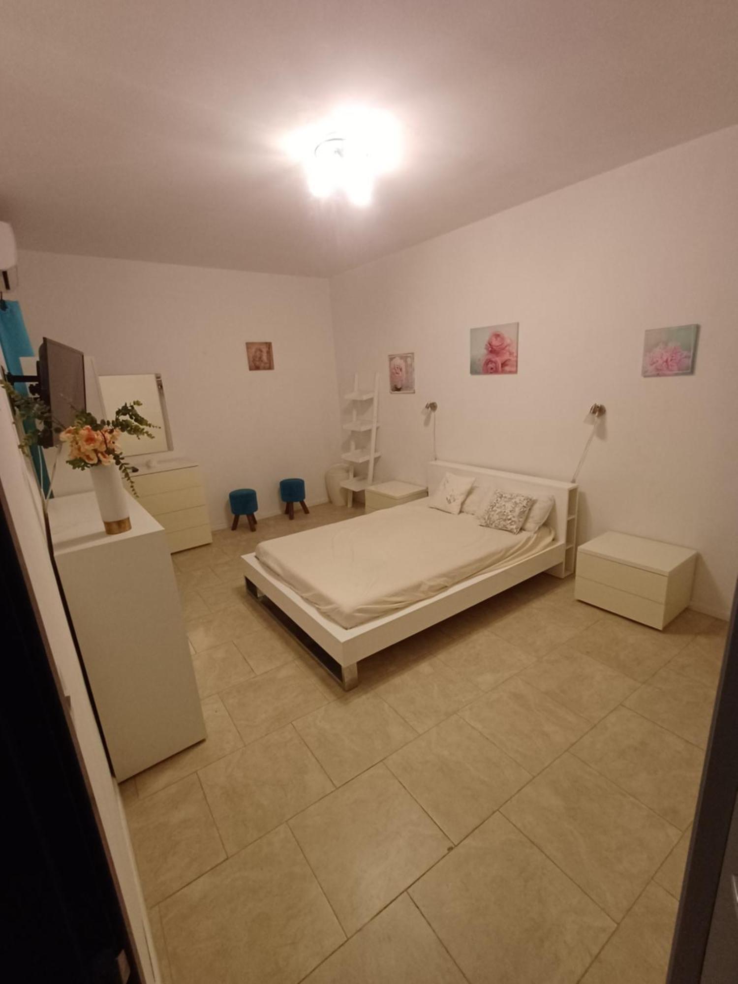 Inessa'S Flat Apartment Pieta Exterior photo
